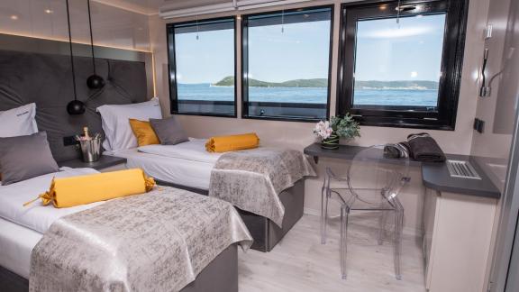 Comfortable twin cabin with sea view on the motor yacht Alfa Mario