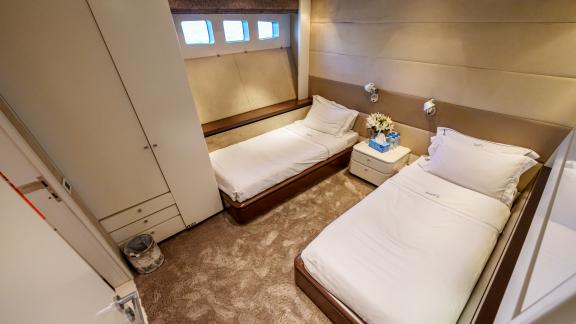 The twin cabin of the Tatii 2 luxury motor yacht offers a refined and cozy setting for yacht rental in Dubai.