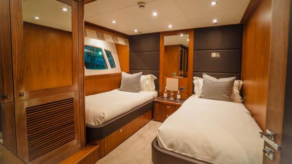 The twin bed cabin of the Lucien motor yacht offers comfort for your luxury yacht charter in Dubai.