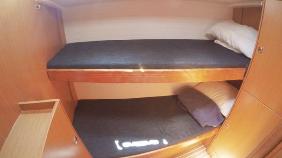 The bunk bed cabin of the sailing yacht Nanna offers a comfortable sleeping space.