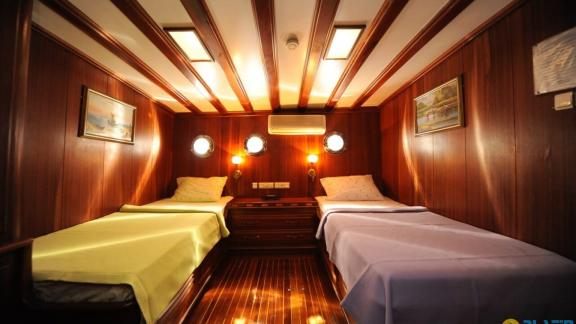 Comfortable twin room on the gulet Prenses Lila, with two single beds.