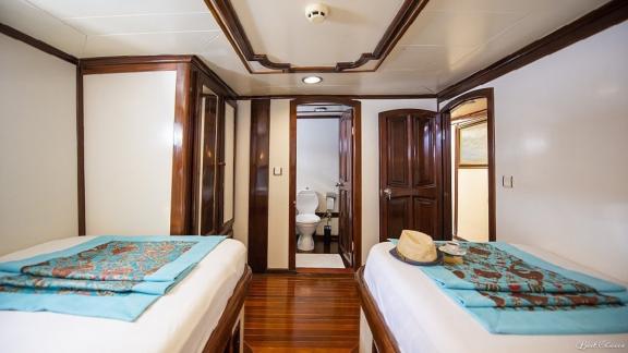 Double cabin on the gulet Vesta 1 Sevil with two single beds and direct access to the en-suite bathroom.