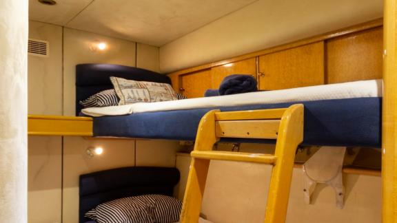 Bunk bed in a cabin in a minimalist design
