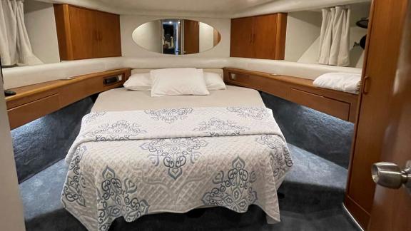 The comfortable master cabin of motor yacht Ayşe Sultan 1 features a large bed and modern decor.