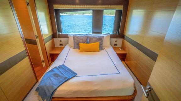 Die Kabine der Silent World bietet bei Split Kroatien Blick aufs Meer und Komfort.