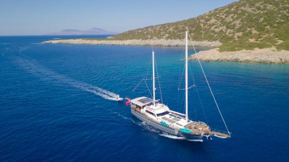 Sail with Gulet Vamos 1 and discover the beauty of the Turkish coastline.