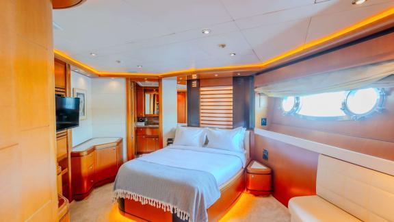 Ariela’s guest suite in Göcek features modern lighting, elegant design and round sea-view windows.