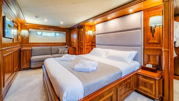 Die helle Kabine der Klobuk-Yacht verspricht entspannte Nächte an Bord.