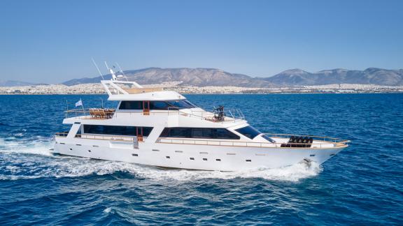 Experience freedom on the luxury motor yacht Wide Liberty in Greek waters.