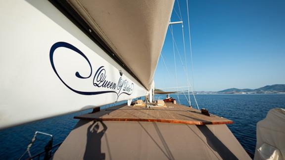 Queen Of Datça Flybridge bei sonnigem Wetter
