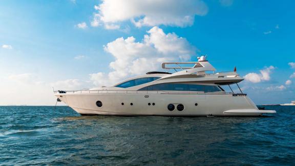 The Tayget motor yacht combines elegance and comfort for a perfect daily yacht rental experience in Dubai.