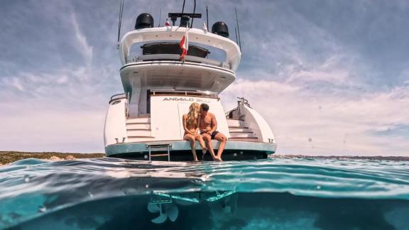 The spacious swim platform of Angelo Blu offers sea enjoyment and private yacht charter in Cannes.