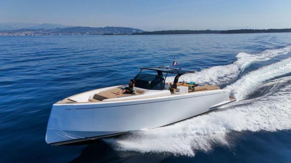 Among Cannes yacht charter options Arlias motor yacht shows fast cruising and private sea tour experience.