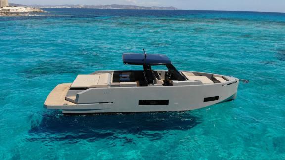 Exterior view of motor yacht Bambino