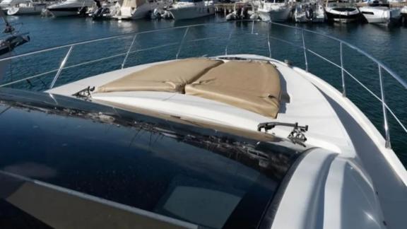 The foredeck of motor yacht Breathe features a sunbathing area with comfortable cushions.