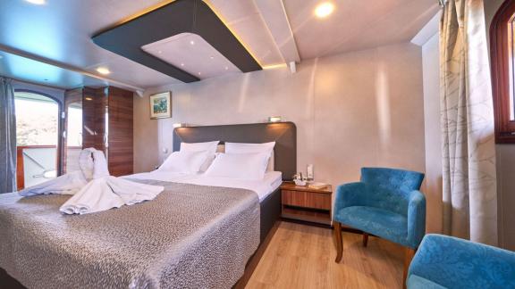 Casablanca motoryat Trogir çıkışlı kabin doğrudan güverteye açılan konfor sunar.