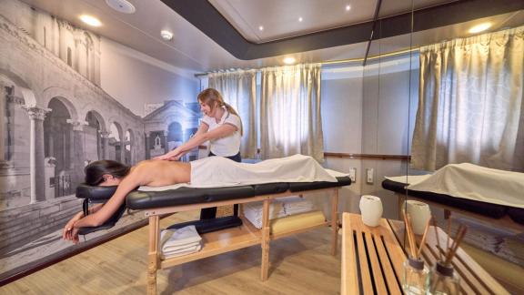 Casablanca motoryat spa alanında profesyonel masaj ile konforlu bir deneyim sunar.