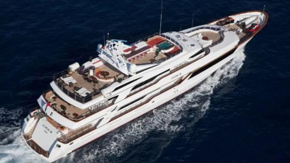 Code 8 is an ideal choice for luxury yacht rental in Dubai with spacious areas and modern design.