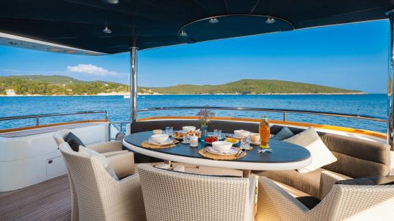 Horizon Elegance 90 Conte Alberti features an outdoor dining area on the upper deck with panoramic sea views.