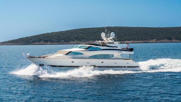 Horizon Elegance 90 Conte Alberti is seen cruising at speed along premium yacht charter routes near Split.