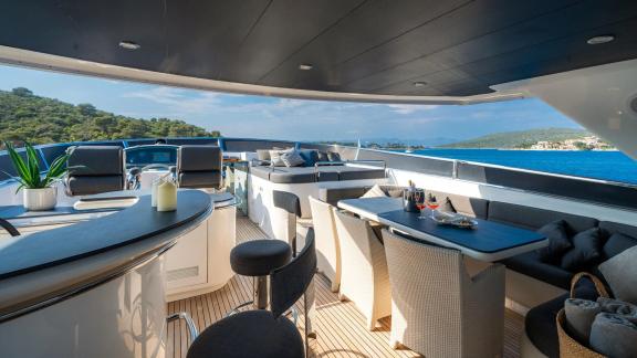 Horizon Elegance 90 Conte Alberti features a bar, dining table and comfortable seating areas on the upper deck.