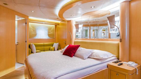 Horizon Elegance 90 Conte Alberti features a spacious VIP cabin with a double bed and a comfortable seating area.