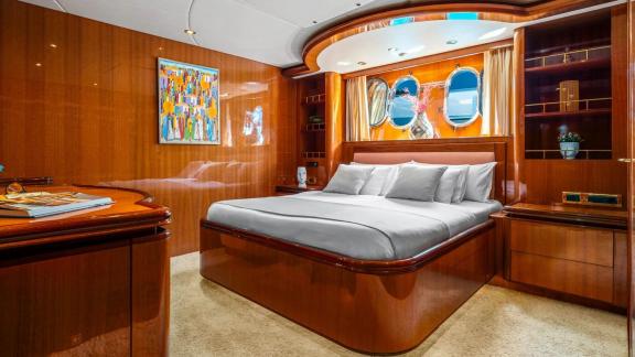Horizon Elegance 115 Conte Stefani features a double bed, elegant wood finishes and ample storage space.