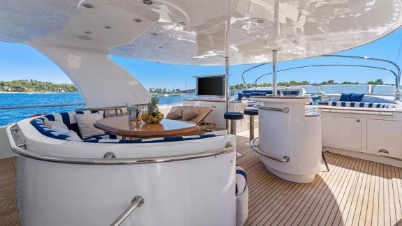 Horizon Elegance 115 Conte Stefani features an upper deck with a dining table, bar area and lounge seating.