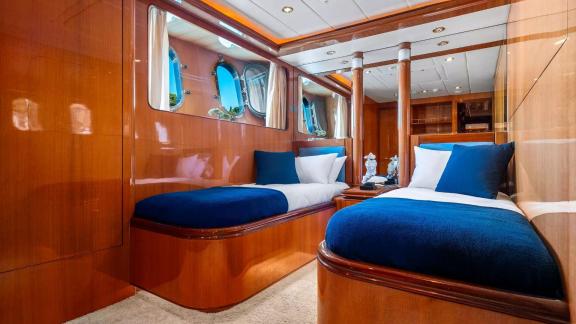 Horizon Elegance 115 Conte Stefani features a comfortable guest cabin with twin beds and elegant wood finishes.