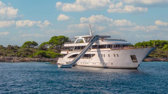 Enjoy yachtcharter on the luxurious Mega Yacht Cristal with 15 cabins in Croatia.