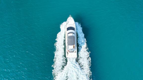 The Ferretti 670 motor yacht combines speed and comfort, making it perfect for hourly yacht rental in Dubai.