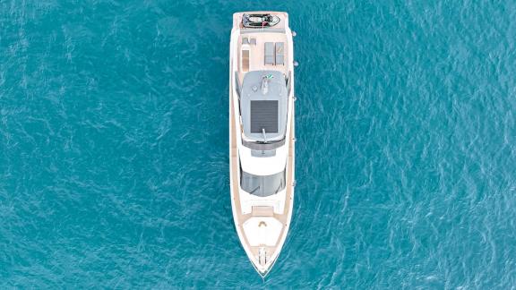 The Ferretti 780 motor yacht, with its spacious deck and modern design, is ideal for daily yacht rental in Dubai.