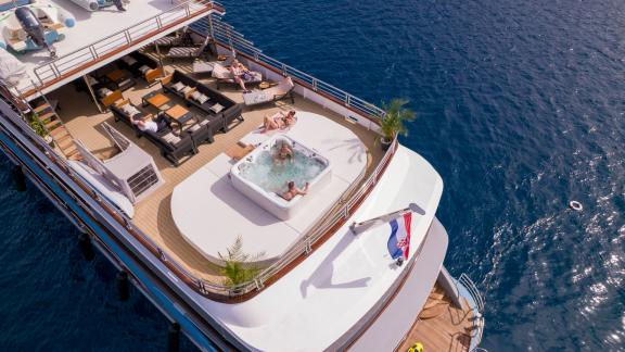 Experience the jacuzzi on the 48m MY Freedom with 11 cabins.