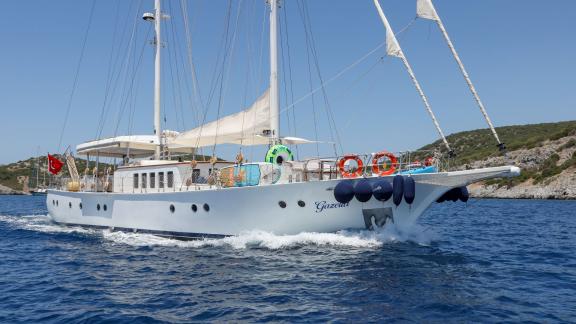 Gulet Gazella sails through the deep blue waters of the Aegean, offering luxury comfort. A top choice for Bodrum luxury