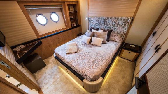 The Monte Carlo 86 Giorgio offers a cozy double cabin with sea views and elegant interior design.