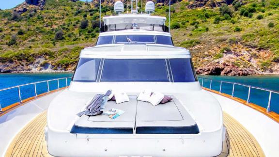 Comfortable sunbathing area on the front deck of motor yacht Julem 1.