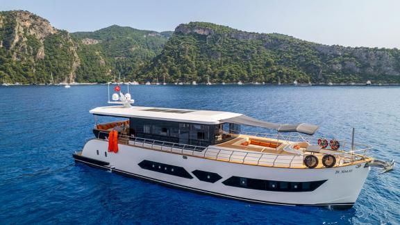 Junior Simay trawler cruising off Fethiye coast