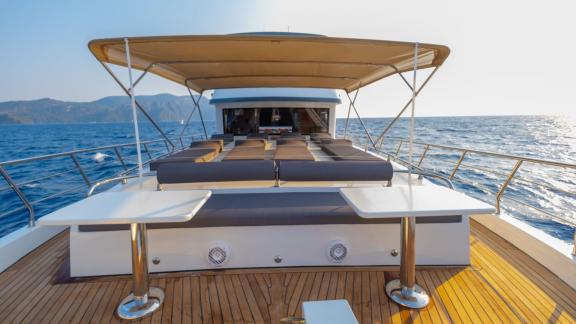 The foredeck of trawler yacht Kaan Bey 2 features a spacious and comfortable sunbathing area.