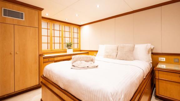 Kokomo Nights features a cozy guest cabin with warm wood finishes and a relaxing onboard atmosphere.