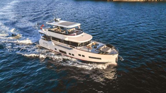 La Luna motor yacht elegantly cruising through the blue waters.