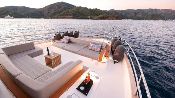 The spacious foredeck of motor yacht La Luna offers comfortable seating and sea views.