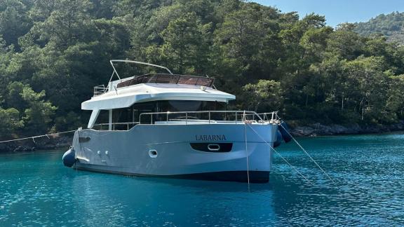 Front view of the motor yacht Labarna anchored in Göcek, standing out with its modern and stylish design.