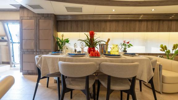 Naples motoryacht charter for unforgettable moments at the elegant table of Lady B.