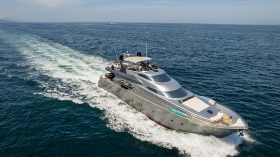 Naples motoryacht charter for a comfortable and fast sea experience.