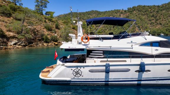 My Symphony motoryatı, Göcek özel yat kiralama seçenekleri arasında zarif tasarımı ve konforlu yaşam alanlarıyla öne çık