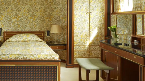 Northwind 2 features a stylish twin guest cabin with comfortable beds for a relaxing stay while cruising Athens.