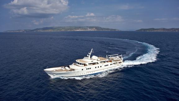 Northwind 2 cruises through the open waters off Athens, showcasing elegant lines and a private yacht charter lifestyle.