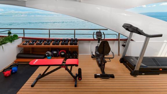 Work out with a sea view in Ohane's modern fitness area