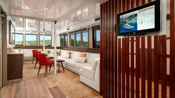 Elegant and cozy lounge on the motor yacht Queen Eleganza with modern amenities