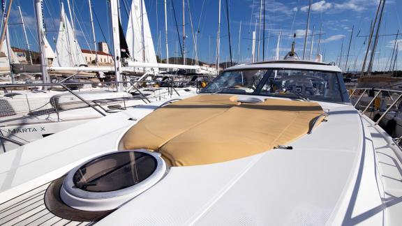 Relaxing front deck area on the motor yacht Sabijac.